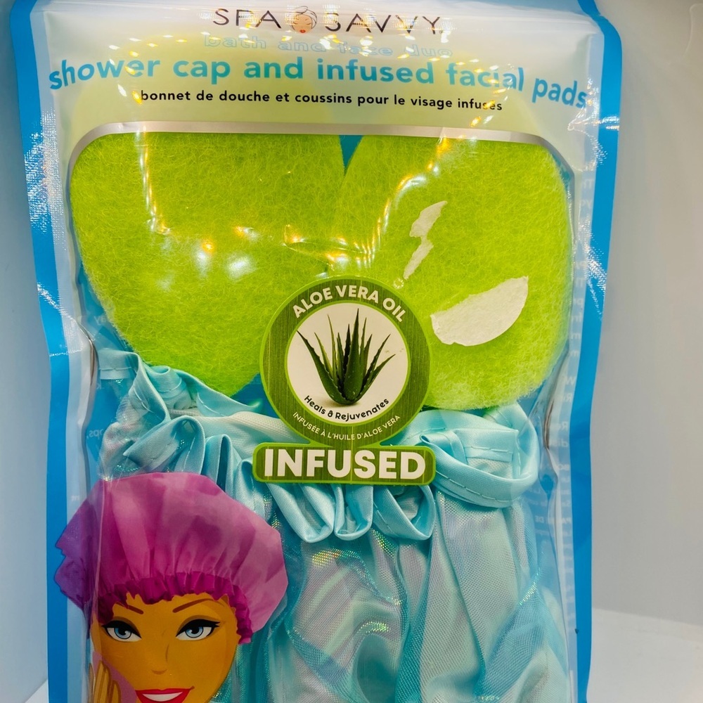 Shower cap and 2 facial pads Aloe infused!